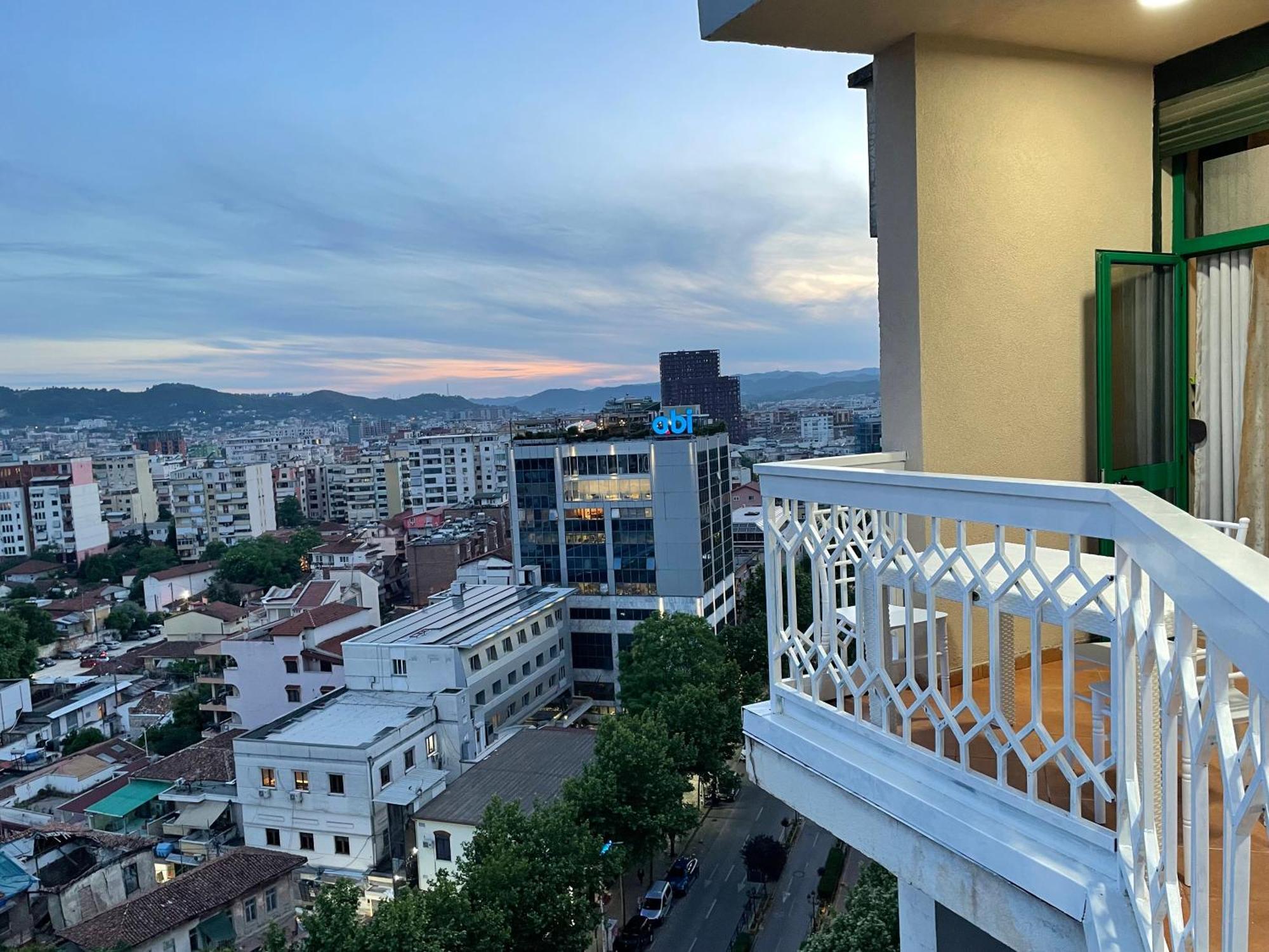 Sun Tower Luxury Suite-View From Of Tirana Center Экстерьер фото